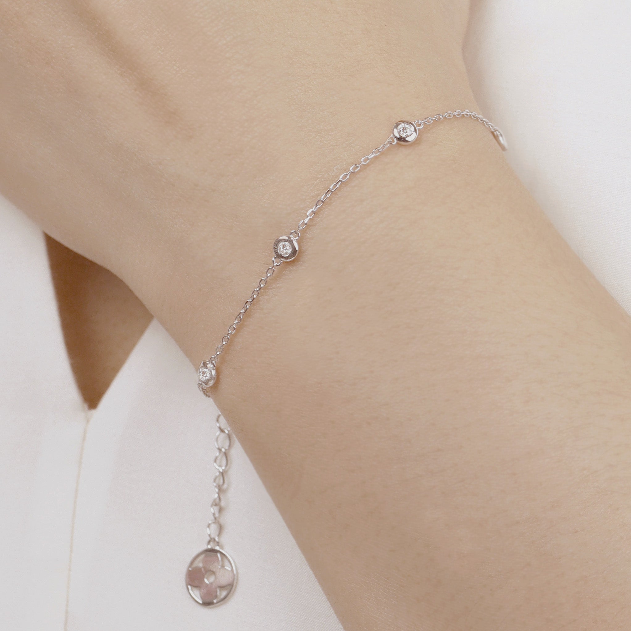 18K Round Brilliant Diamond Five Bezel Chain Bracelet 0.15ct tw. A00144 - FABER JEWELS