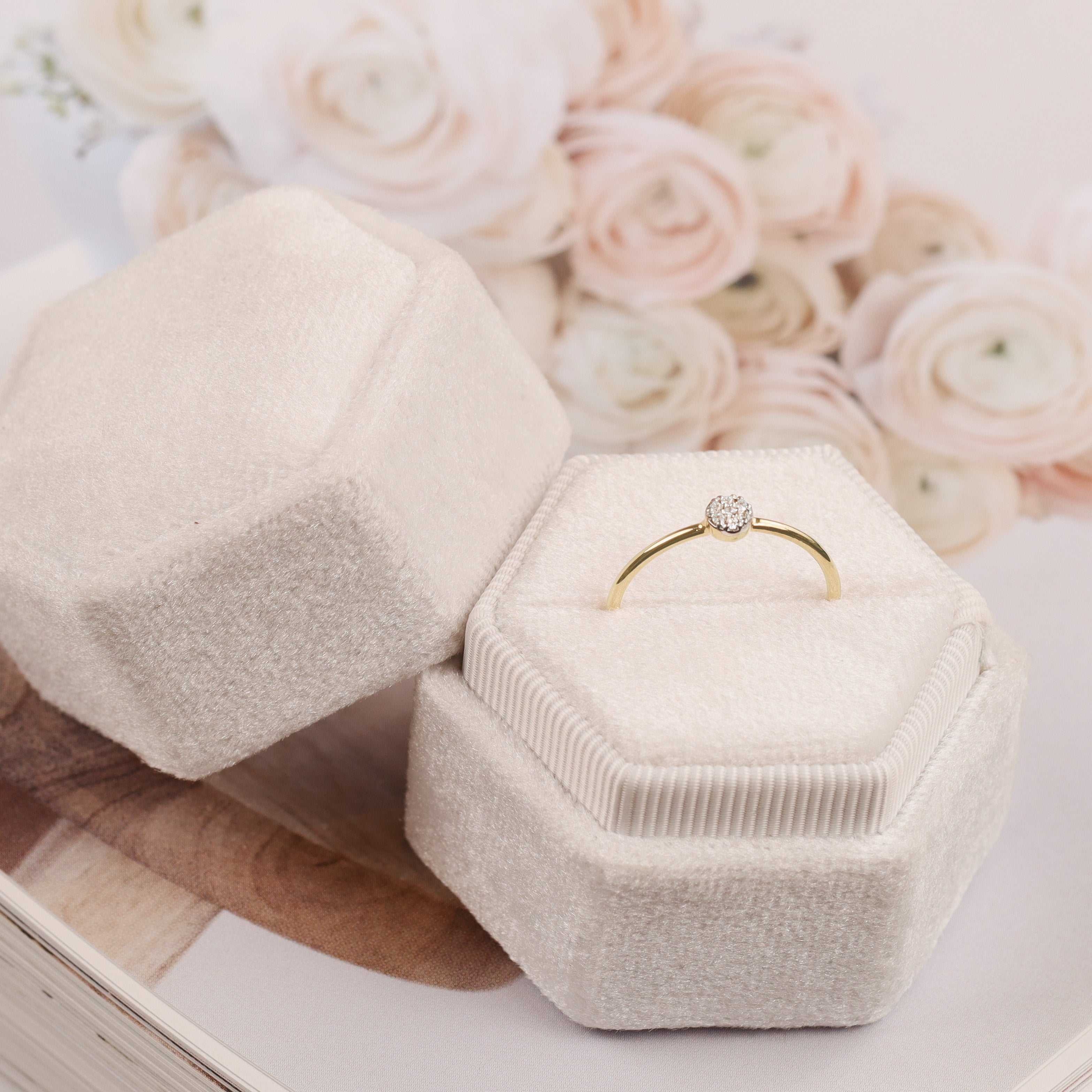 18K round Brilliant diamond pave Illusion Ring 0.04ct tw. A00220 - FABER JEWELS