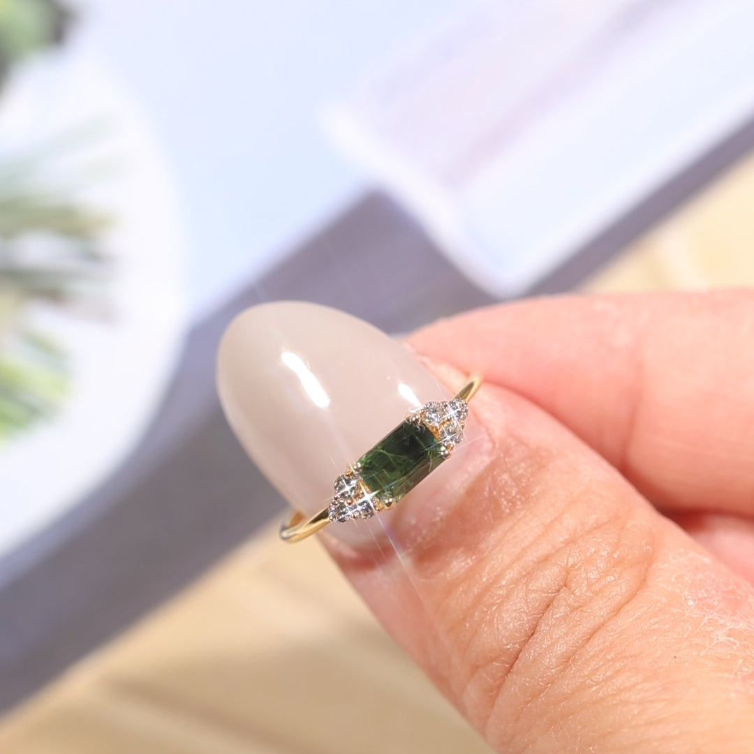 18K Gold Green Sapphire Diamond Ring A00237 - FABER JEWELS