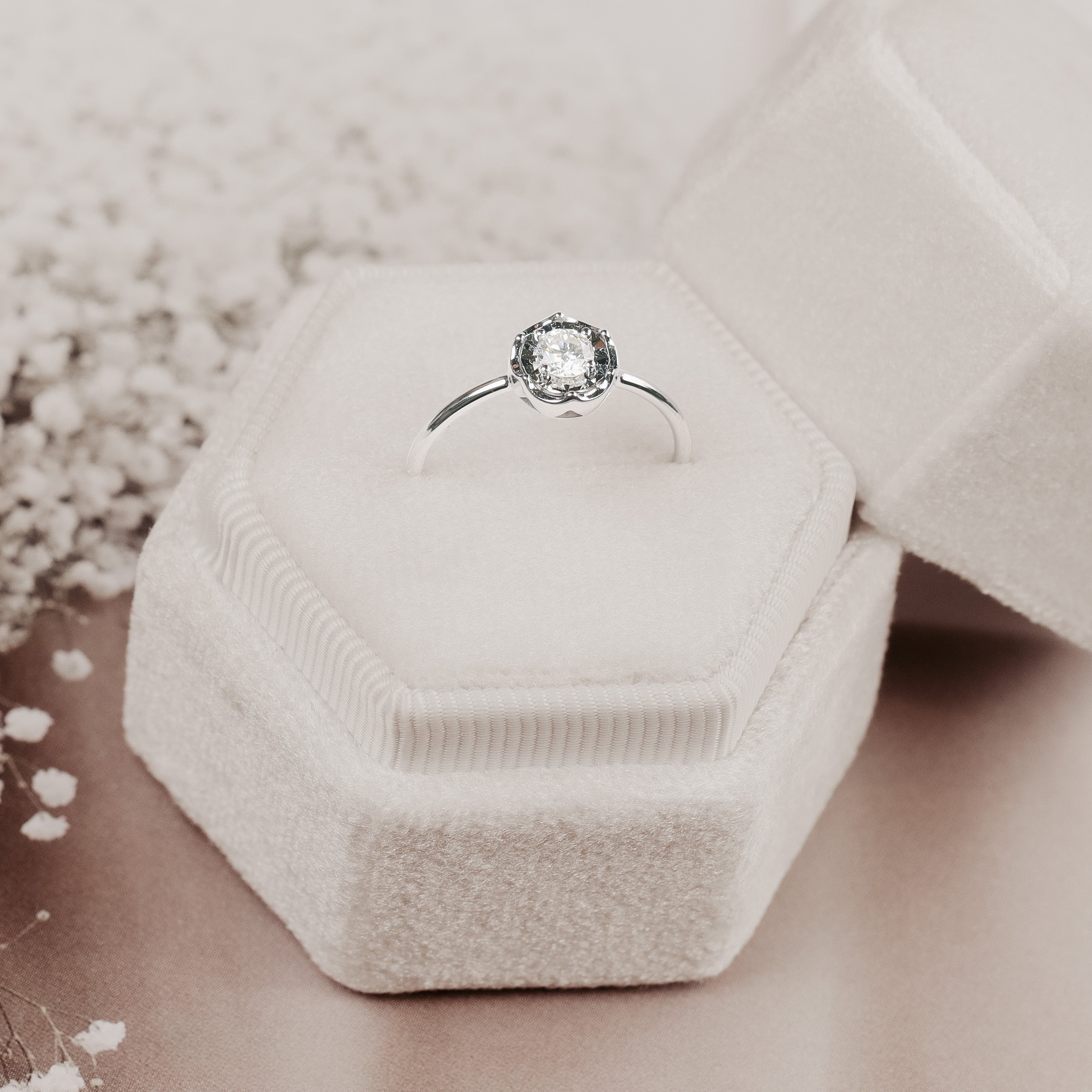18K Gold Round Brilliant Diamond Illusion Ring 0.20ct A00123 - FABER JEWELS