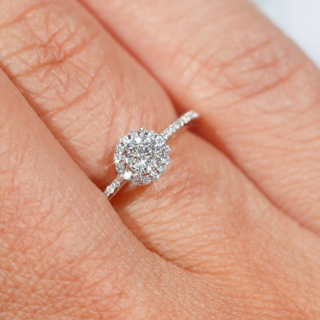18K Round Brilliant Diamond Ring 0.15ct tw. A00087