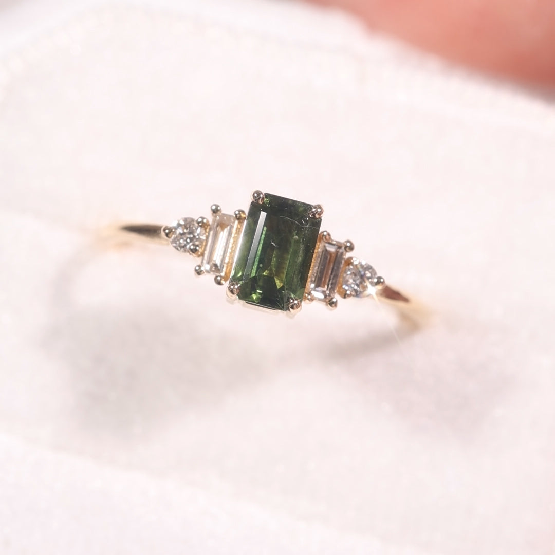 18K Gold Green Sapphire Diamond Ring A00244