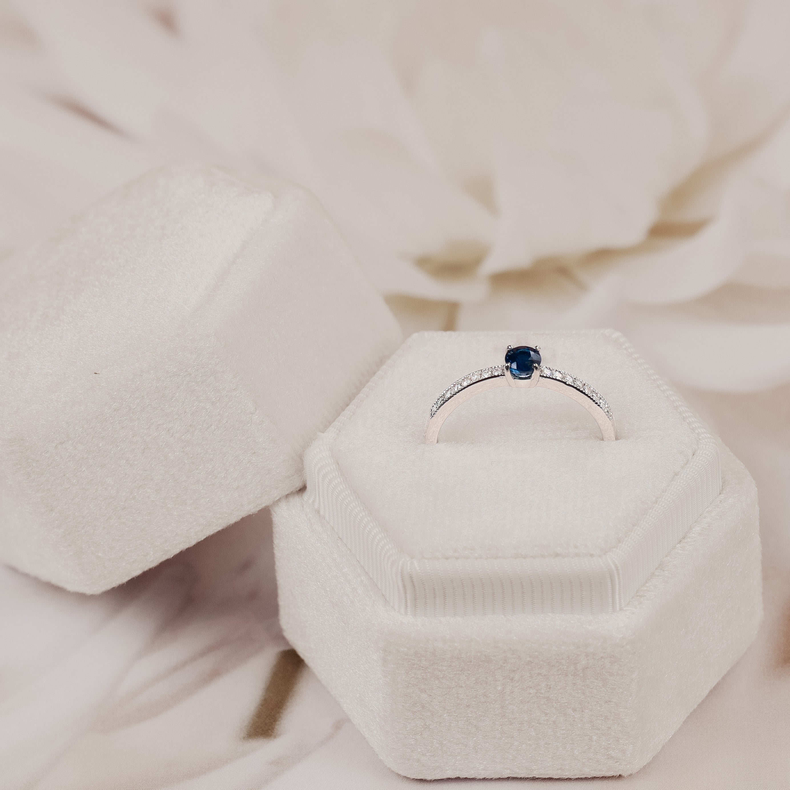 18K Gold Diamond and Sapphire Ring A00209 - FABER JEWELS