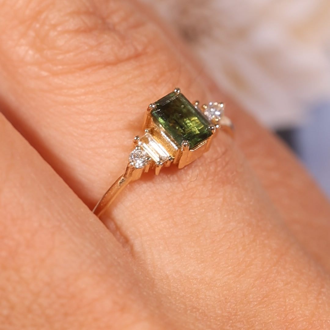 18K Gold Green Sapphire Diamond Ring A00244