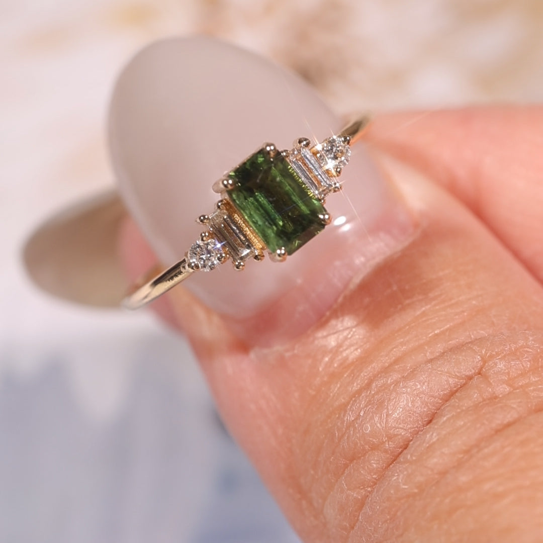 18K Gold Green Sapphire Diamond Ring A00244